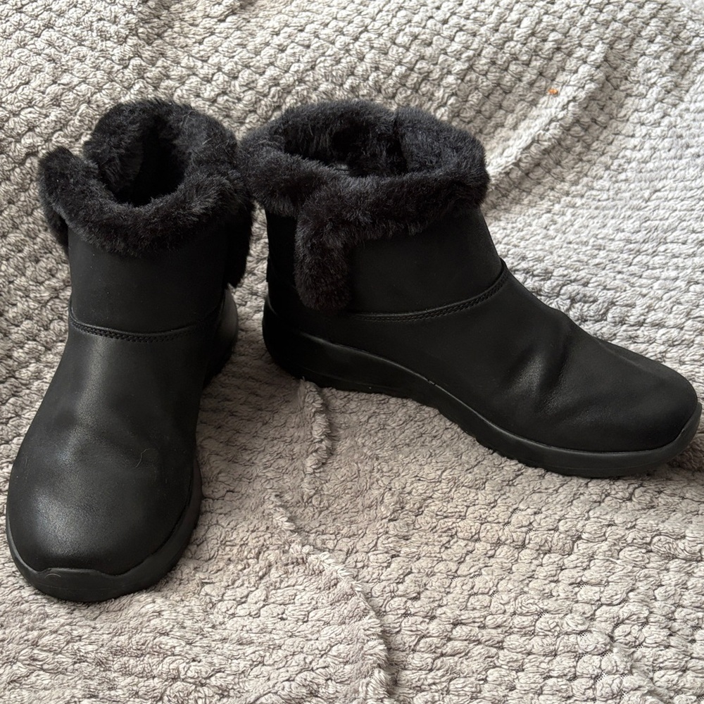 Sketchers Gen 5 Cozy Black Faux-Fur Ankle Winter Boots